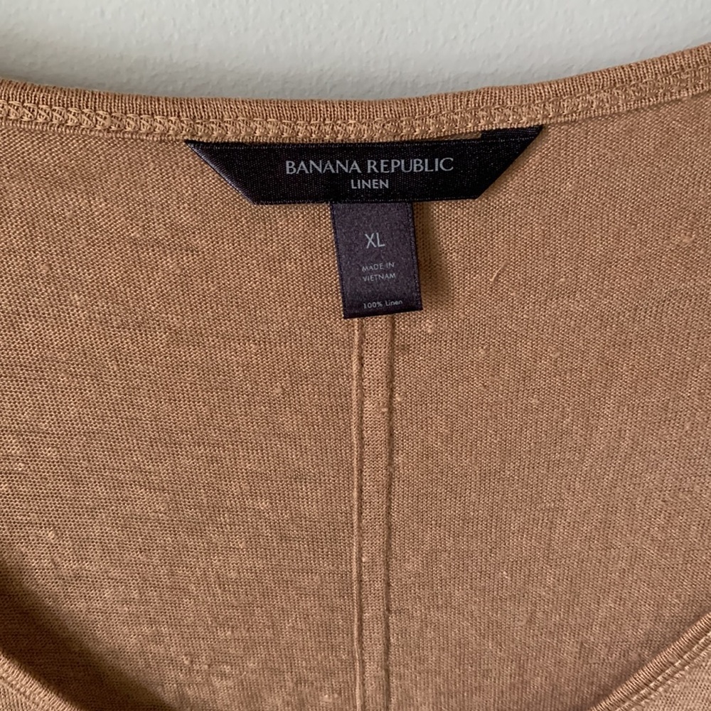 Banana Republic like new sleeveless top - Picture 2 of 2